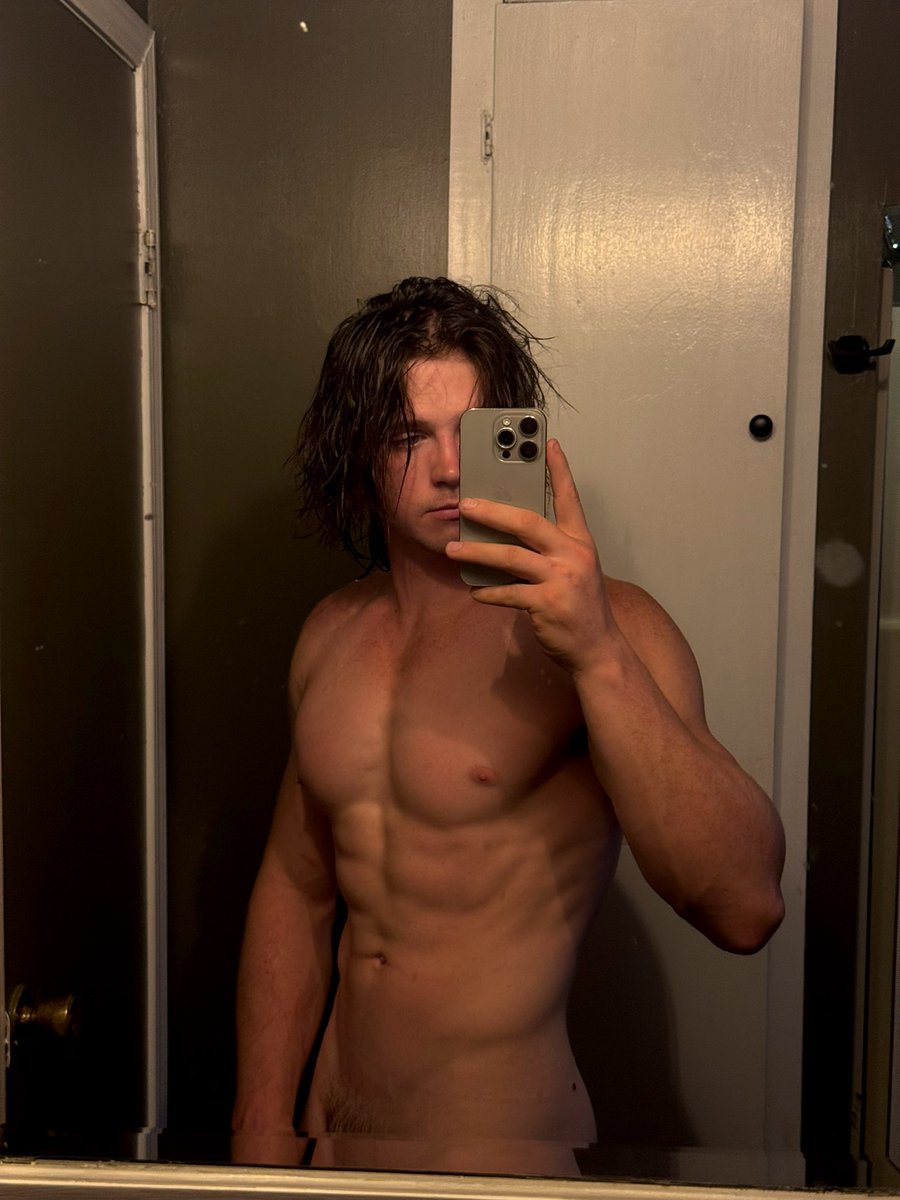 Peebs (70K+) tweet media