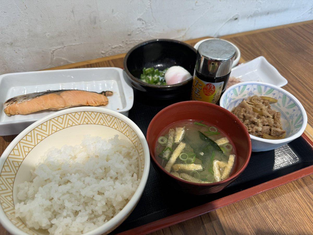 yamma_jp's tweet photo. すき家からスタート！
外国人従業員2人がポイント登録の方法が分からず、何度言っても会計画面に遷移。そのため会計に時間がかかる…そして最終的にポイントは付かず。
こういうトラブル、どうにかしてほしい。

#すき家
#TFTホール 
#朝食 https://t.co/5lKPvonBVB