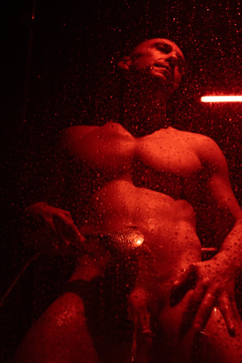 freenude tweet media