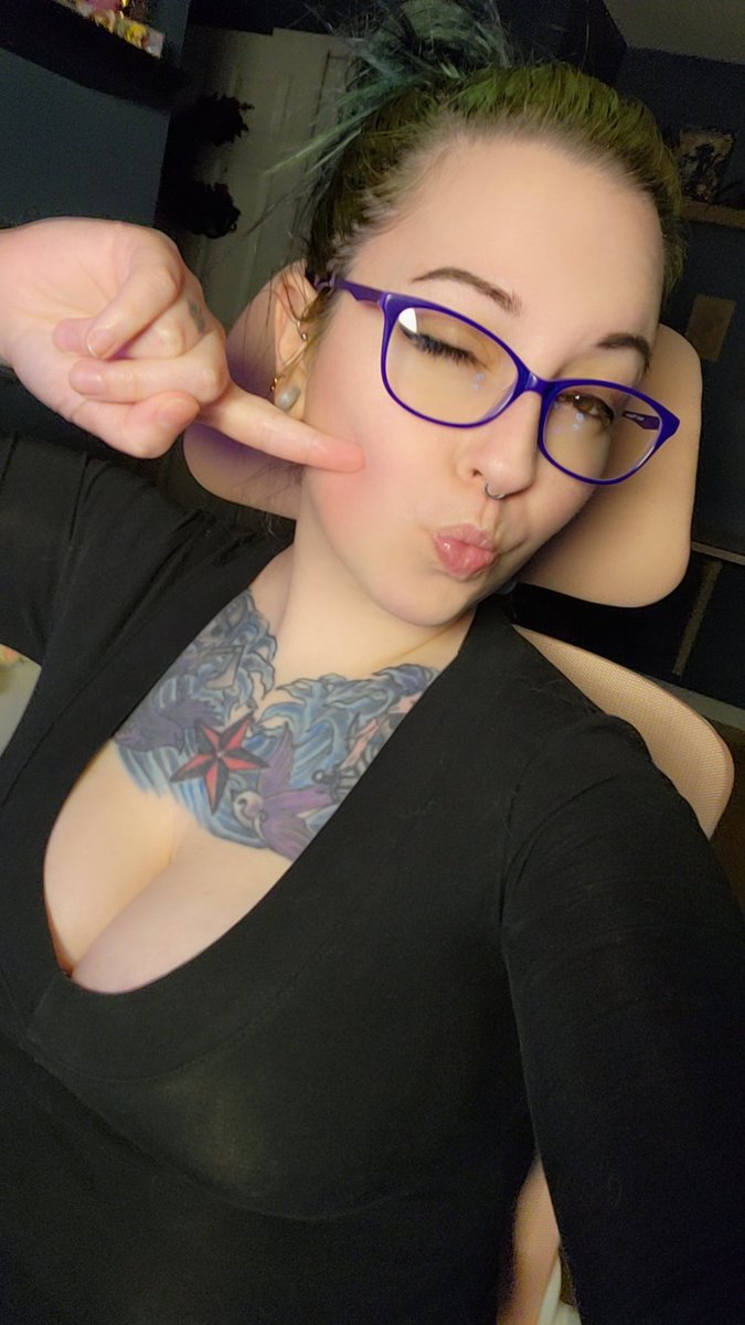 XenoQueen tweet media