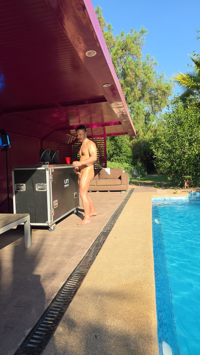 freenude tweet media