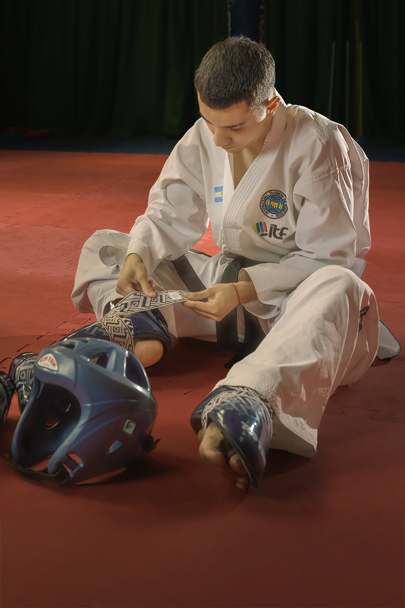 Gente, el es Tiago, es múltiple campeón de Taekwondo representando a nuestro país, TODO A PULMÓN. Como todo deporte amateur, no tiene ayuda. Dar una mano es simple. COMPREN RIFA Y RT