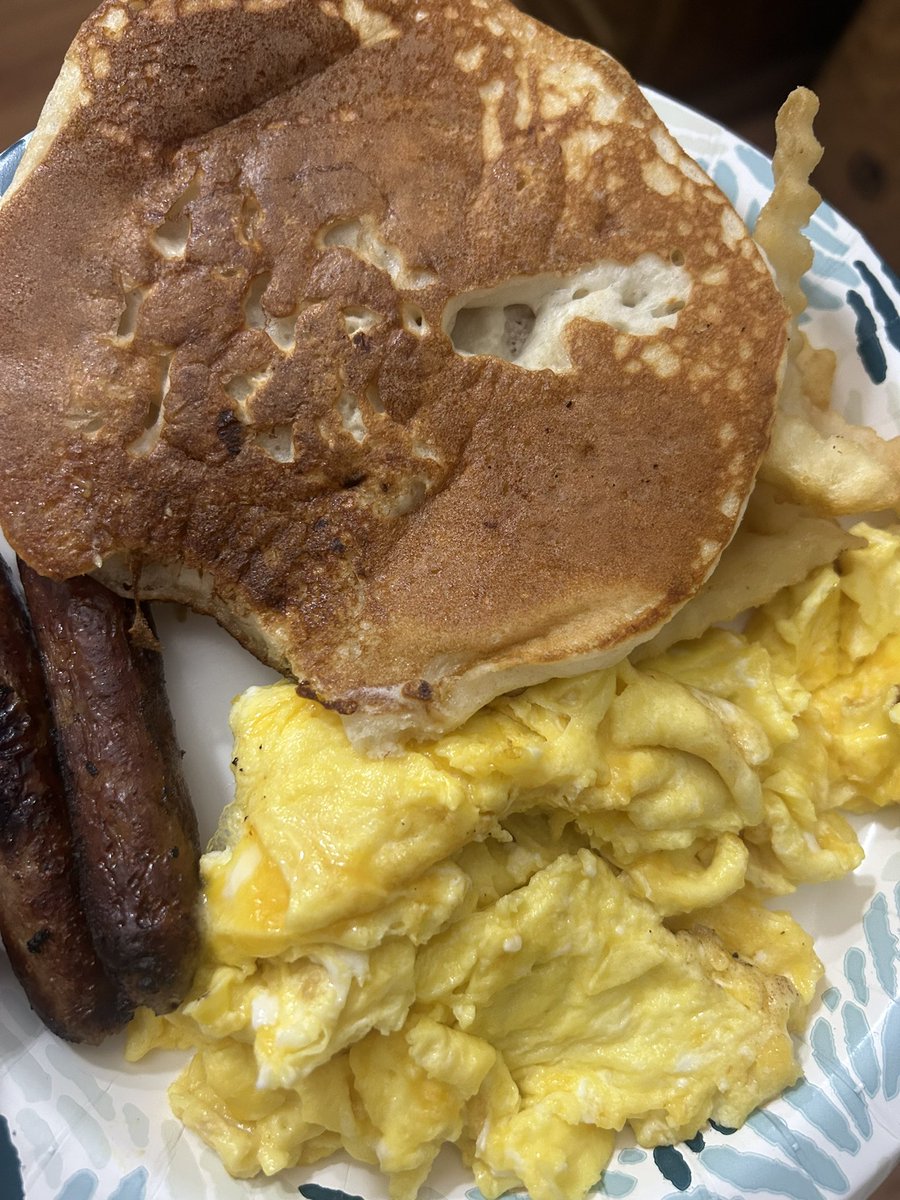 Cream sleeve tweet media