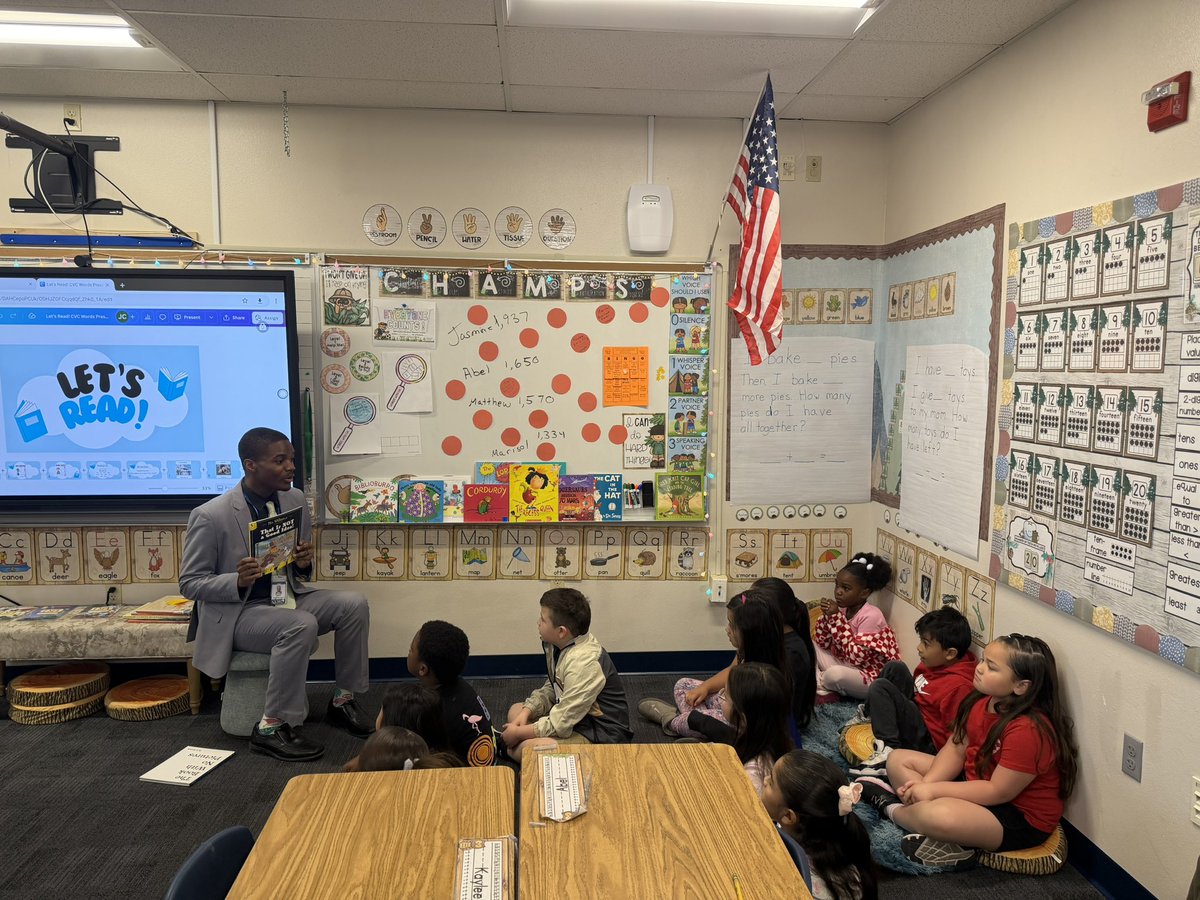 Great time reading during Nevada Reading Week at Ira J. Earl ES and John Tartan ES. #TTN <a href="/ClarkCountySch/">CCSD</a>