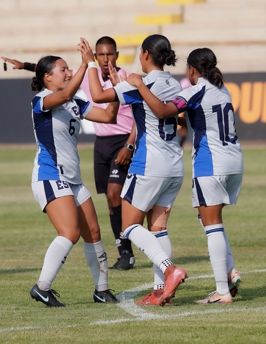 KarstenRivasKRG's tweet photo. GRANDE mi Selección Femenina de El Salvador. ⚽🇸🇻
Después de aplastar 13-0 a Barbados en eliminatoria mundialista, viajan a Perú y vuelven a dar un golpe de autoridad: 4-0 sobre las incas, además con diferentes goleadoras.
17 goles en apenas 2 partidos y en solo 4 días.
Un equipo que juega con intensidad, convicción y hambre de seguir creciendo.
Este grupo no solo gana, ilusiona.
Porque cuando hay trabajo, talento y valentía, el fútbol también puede ser una fiesta para El Salvador.
la Selecta femenina quiere respeto… y lo está ganando a puro gol.
Hashtags:
#SelectaFemenina 🇸🇻
#ElSalvador
#OrgulloCuscatleco
#FutbolFemenino