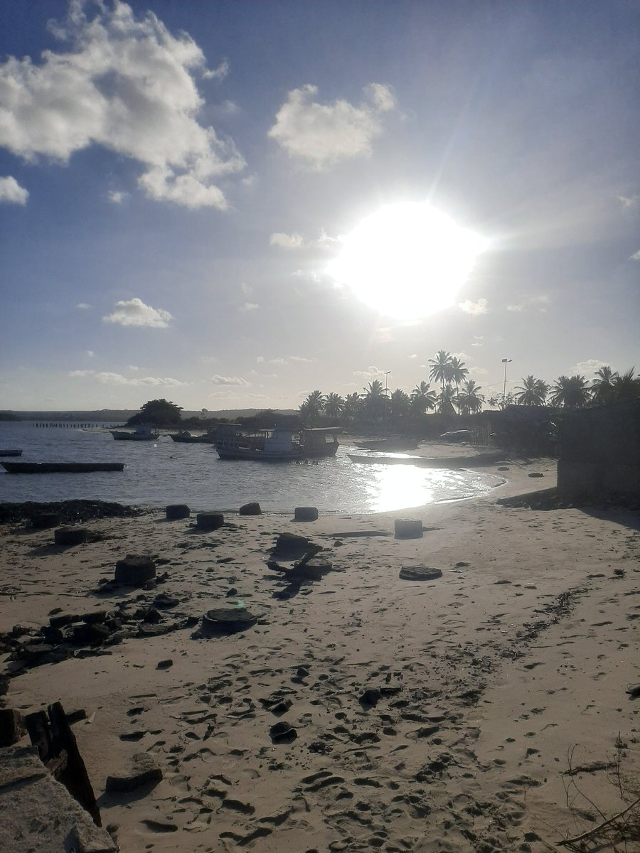 ITSTLHS's tweet photo. Praia vazia é bom de mais, tentar ir nesse trem de novo. https://t.co/5sWlV0qQkR