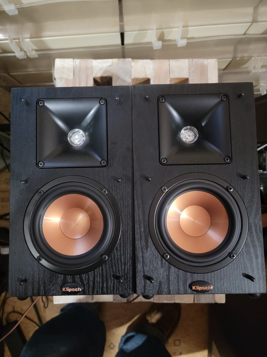 Downoninit's tweet photo. Picked up a pair of Klipsch B-100s today. A good upgrade to the speakers I was using. They don't just sound great they look great too #klipsch https://t.co/JYUfZII8Cd