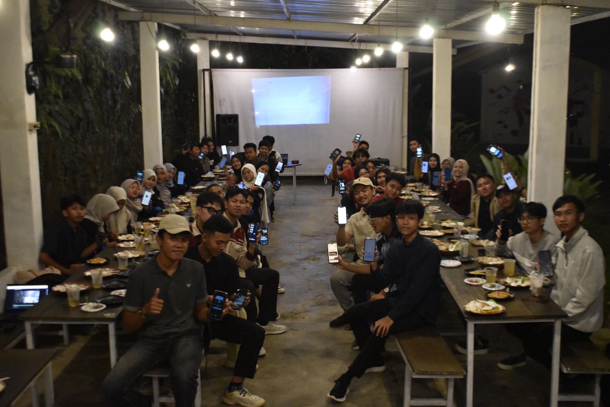 BitgetWalletID's tweet photo. Bukber Purwokerto.

Selanjutnya Bekasi.. https://t.co/e7FRwNJMDu