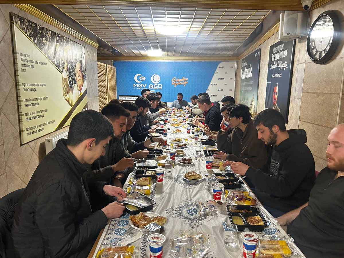 agdankliseler's tweet photo. 📍Okul başkanlarımız ile iftar programımızı gerçekleştirdik.
#agdliseler #agdankara #iftar #ramazanayı https://t.co/Fon91Ca3DR