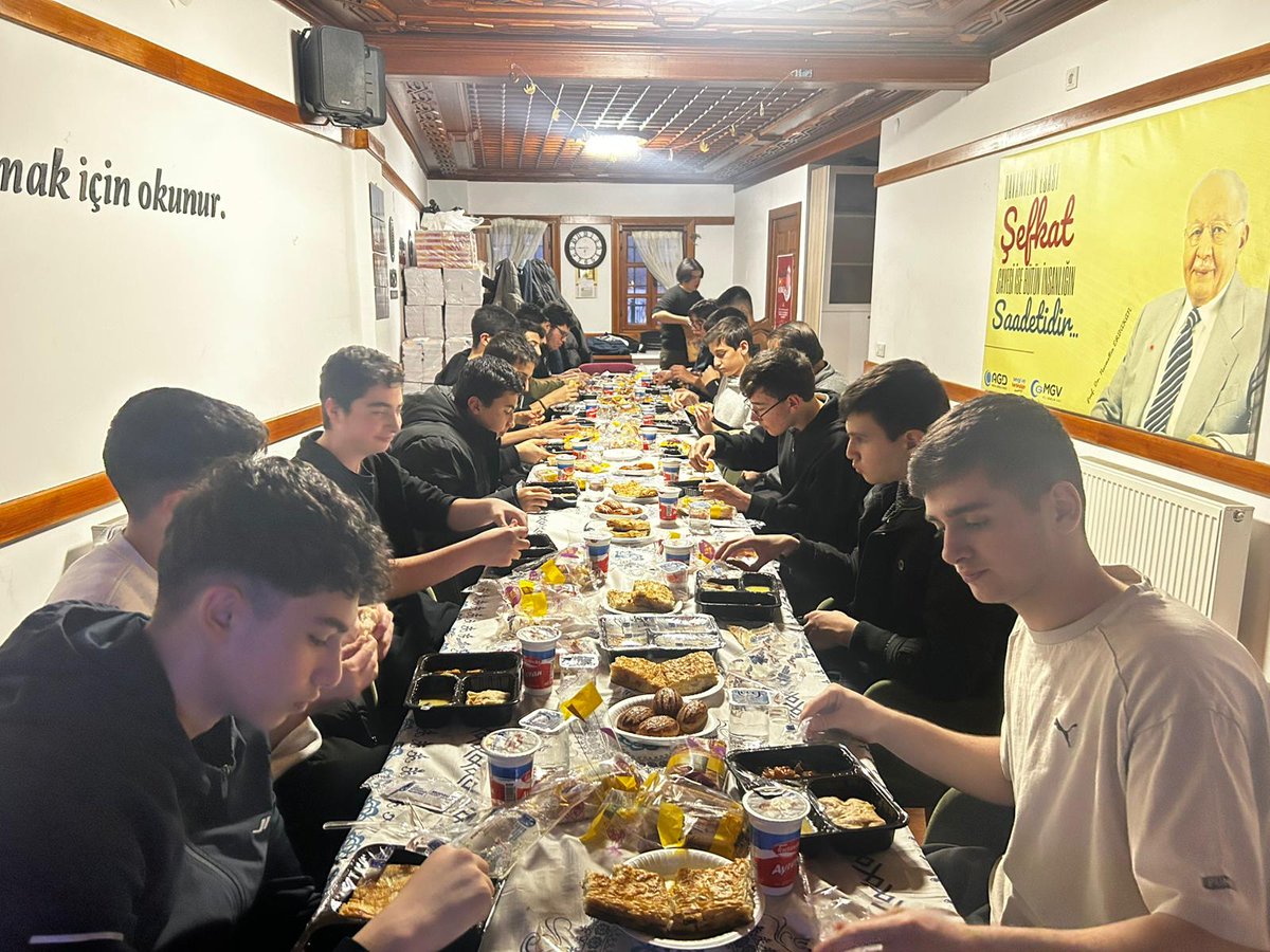 agdankliseler's tweet photo. 📍Okul başkanlarımız ile iftar programımızı gerçekleştirdik.
#agdliseler #agdankara #iftar #ramazanayı https://t.co/Fon91Ca3DR