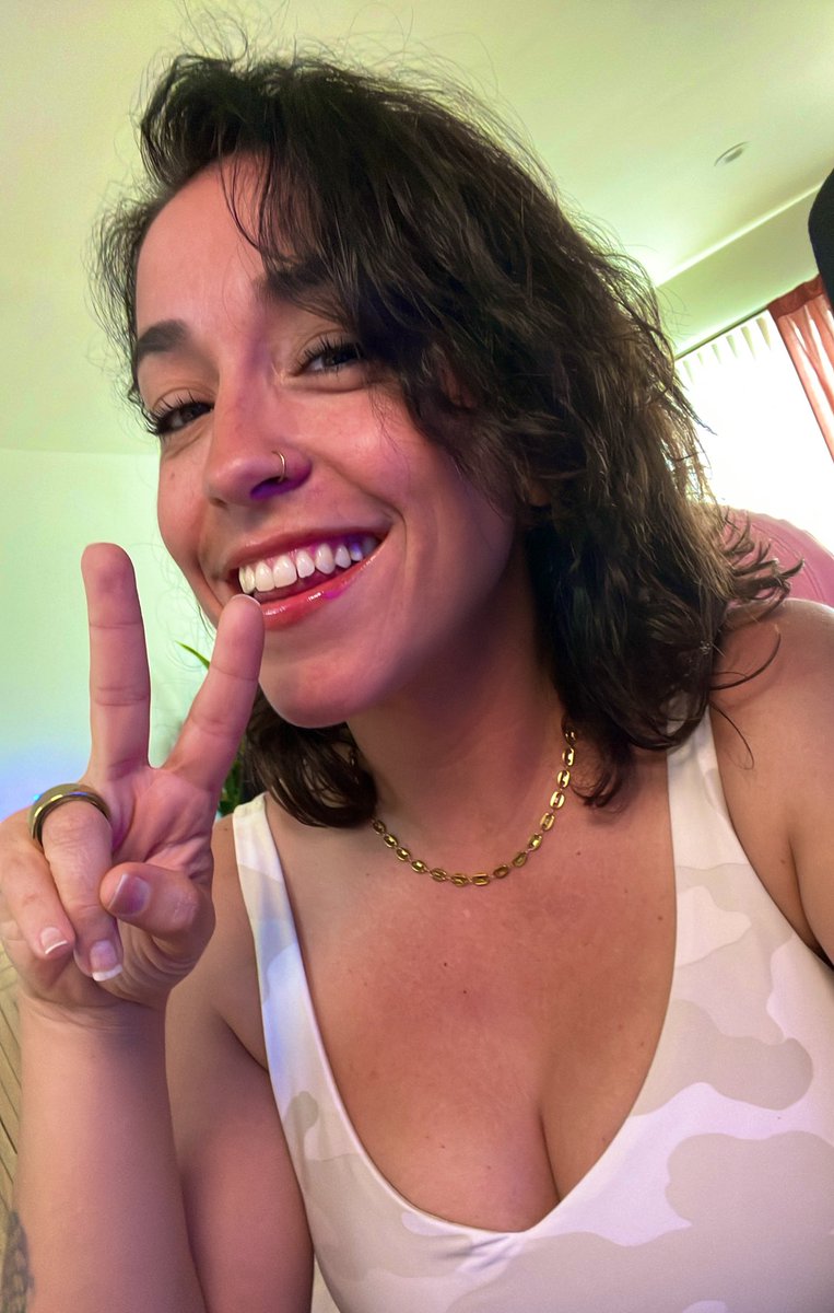 Meg 🌼 tweet media