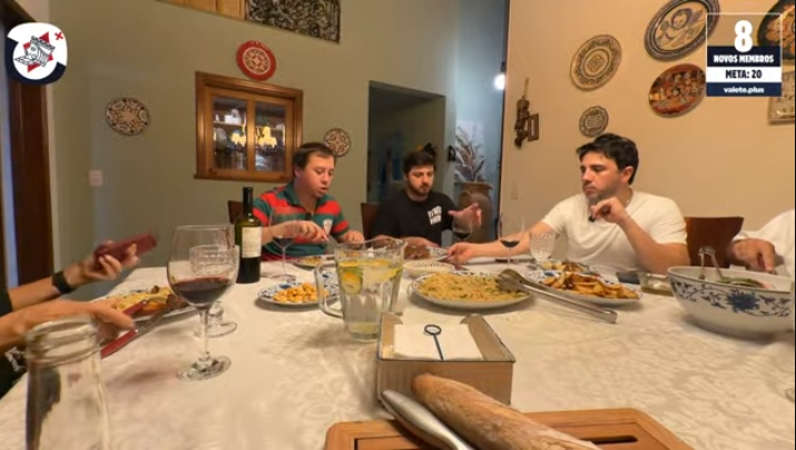 JunitoMBL's tweet photo. Nesse momento família Bolsonaro e Petistas desesperados com os desdobramentos do caso Master.
Renan Santos da Missão está fazendo uma live comendo macarrão. kkkkkkkk https://t.co/YbQQZAbQeK