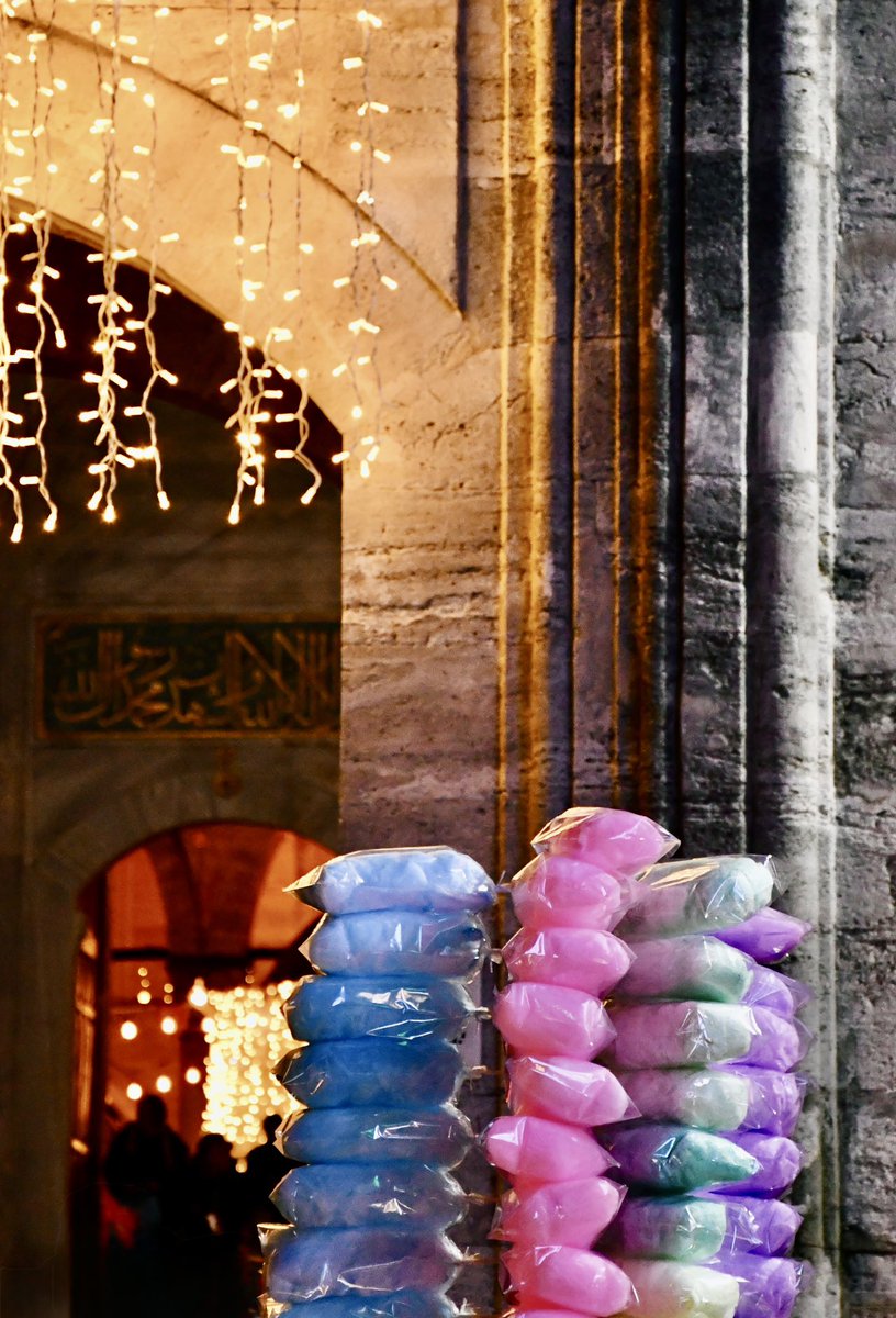 “Hele durma yürü sen,
Daha yolun yarısı var”