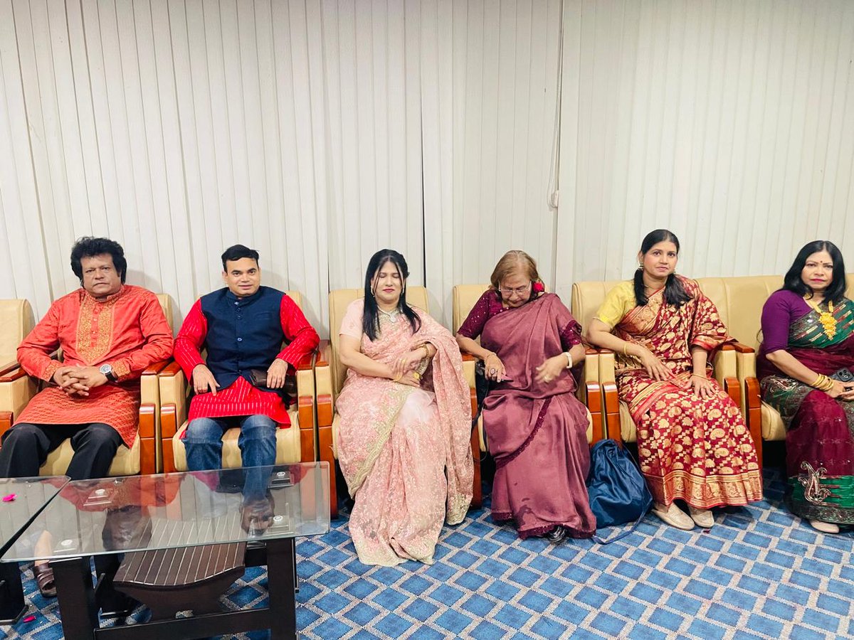 OmorSharif01's tweet photo. 🌙 ঈদের বিশেষ ম্যাগাজিন অনুষ্ঠান “হাসি আনন্দে ঈদ” 🌹আনন্দ, হাসি ও দারুণ সব বিনোদনে ভরপুর অনুষ্ঠানটি প্রচারিত হবে ATN Bangla টিভি চ্যানেলে। 📺
#HasiAnondeEid #ATNBangla #MagazineProgram #MagicShow #MagicianOmarSharif #Dhaka #Bangladesh #Magician_Omar_Sharif #MagicianBangladesh https://t.co/8OrLWqFBJh