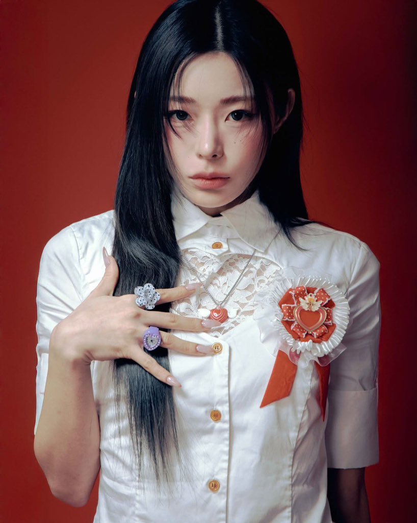 ttlogs's tweet photo. yerin announced she will be making her debut as a runway model at newnew collection 4 on march 14, 2026. she will be modeling for two brands, c-zann e and err by errorist.
#I_MET_U #SIMYERIN #YERIN
#μμ΄λ©§μ #μ¬μλ¦° #μλ¦°
#TIMETURNER #νμν°λ
@official_IMETU https://t.co/PndCOezInl