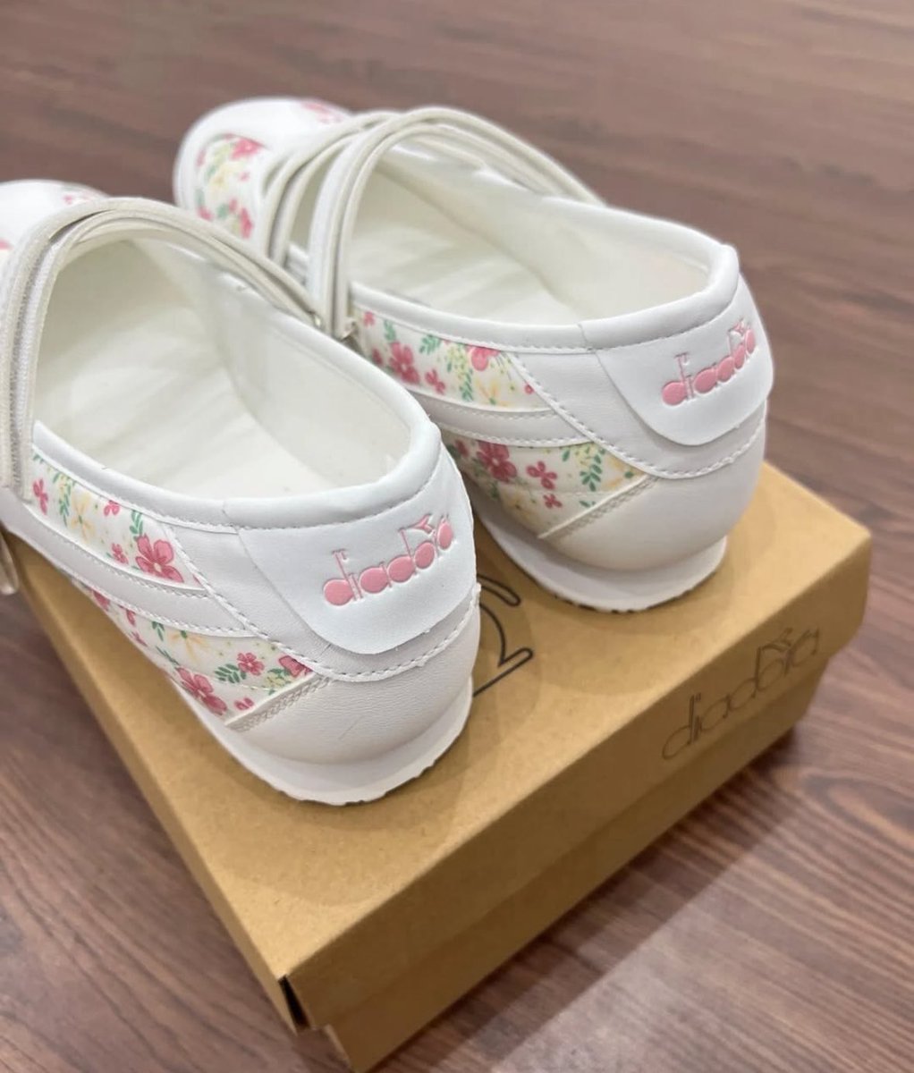jusingfo's tweet photo. Diadora roselare women
🌸 https://t.co/Ekiar1FQLv https://t.co/6KmqEx7NH2