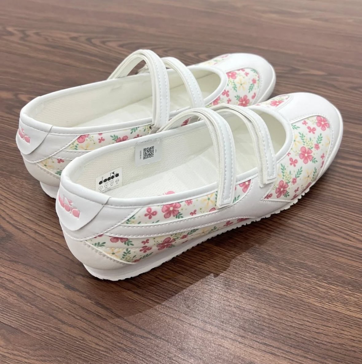 jusingfo's tweet photo. Diadora roselare women
🌸 https://t.co/Ekiar1FQLv https://t.co/6KmqEx7NH2