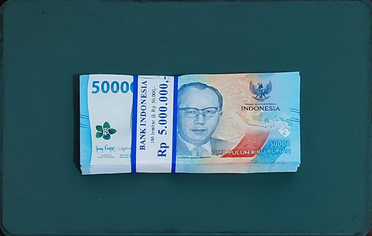 inijoejoe's tweet photo. Akhirnya dpt warna biru. 
Happy deh. 
Ini dibagikan utk anak² karyawan di rmh Jakarta. 

Terima kasih Mba Dini (teller), Mba Wina (CS), dan Mas Faisal (Security) atas pelayanannya yg cepat dan memuaskan. 
@promo_BRI @BANKBRI_ID semakin baik sekarang. 

Terima kasih. https://t.co/Vpatt9q795