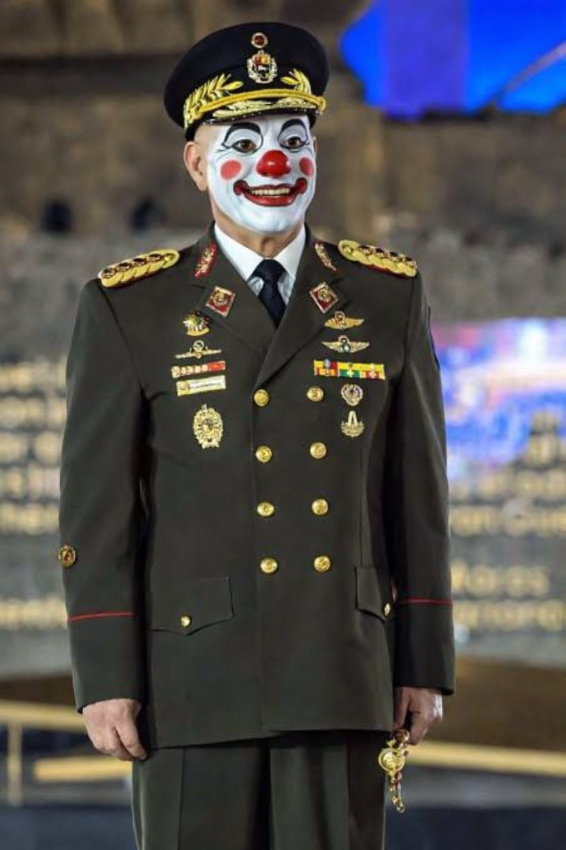 El inutil mas grande, la estafa mas enorme, la basura mas podrida, la peor lacra que ha parido Venezuela, el ministro de la indefension. <a href="/vladimirpadrino/">Vladimir Padrino L.</a> te llego la hora.