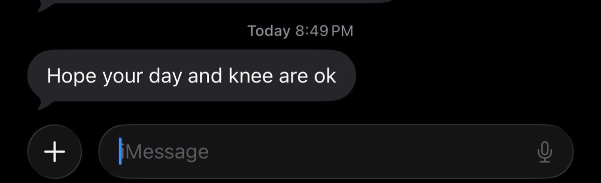 auzerre's tweet photo. both of my parents texted me. is this wat love feels like https://t.co/lTVYBw2Lbj