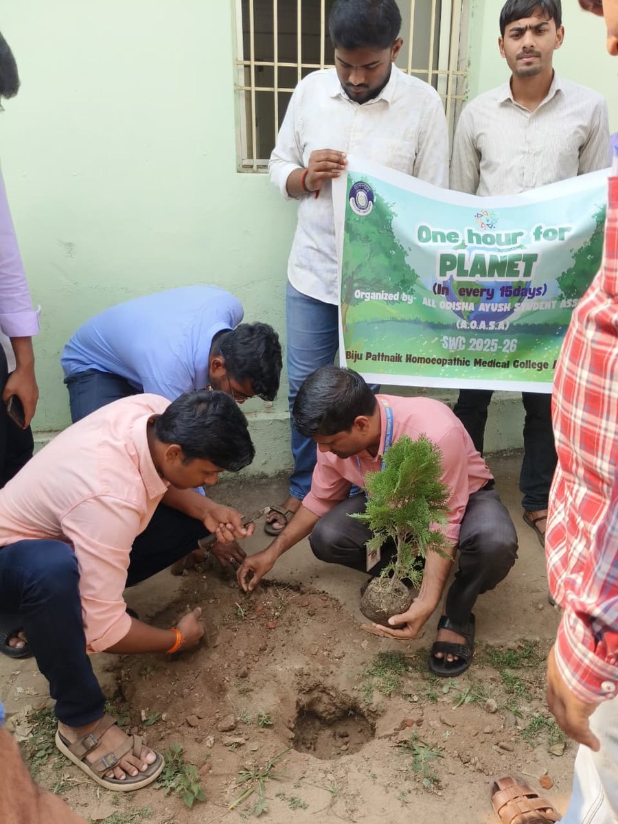OdishaAyush's tweet photo. One Hour For Planet at Gopabandhu Ayurveda Mahavidyalaya, Puri 
Organised By: All Odisha AYUSH Students' Association(A.O.A.S.A.) and Students Union https://t.co/nV7zCsPbzX