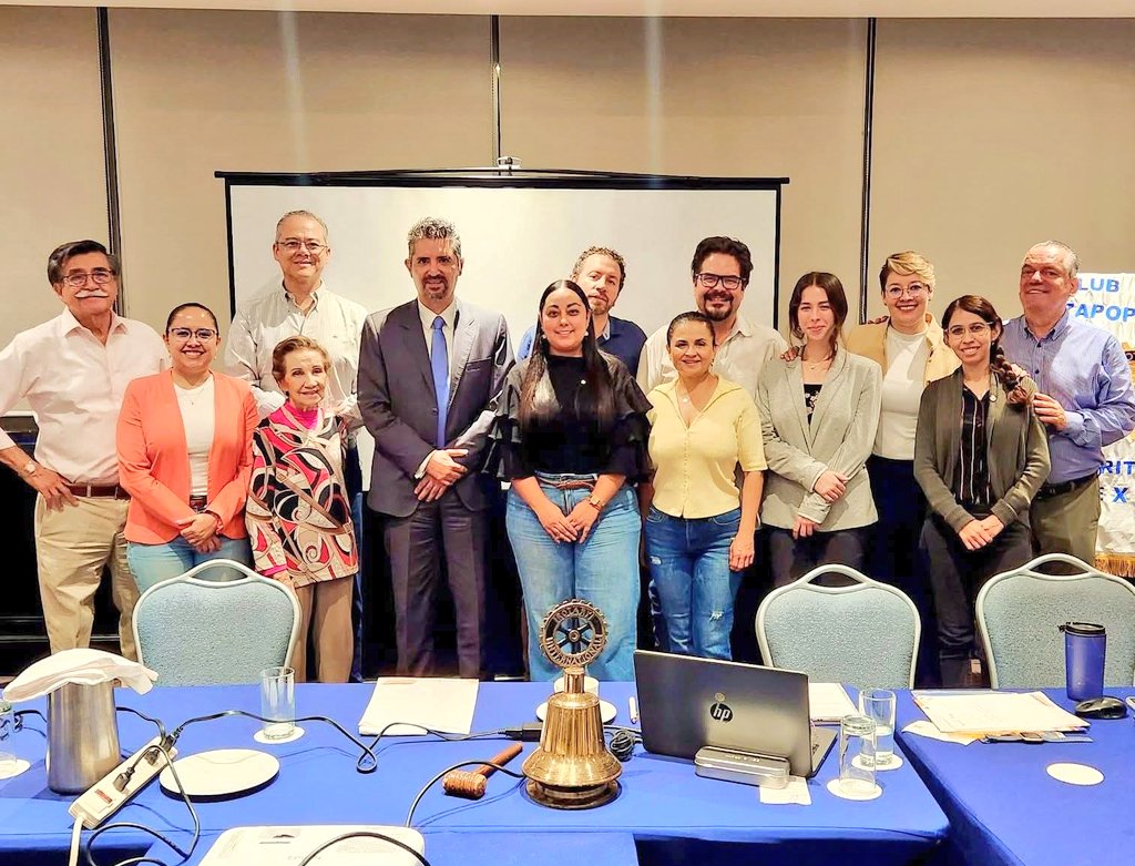 HAEmiliano's tweet image. Gracias de corazón al Comité @rotaract Zapopan! Un honor acompañarles para platicar sobre la #CulturaDePaz En momentos como estos, dialogar y buscar soluciones es lo que realmente fortalece el tejido social. Mi reconocimiento a su invaluable trabajo social #Rotary #México #UDG