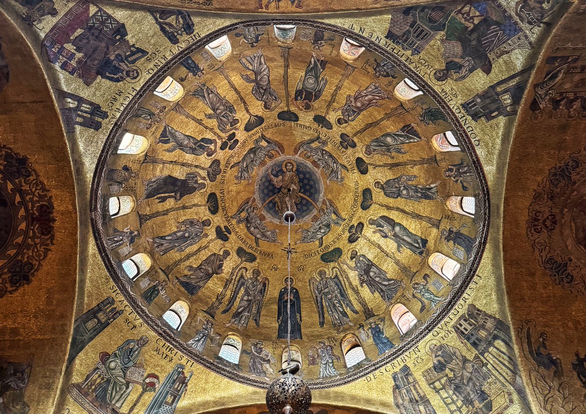 CharmOfCulture's tweet image. Make sure you look up when you’re in Saint Mark’s Basilica 🇮🇹
