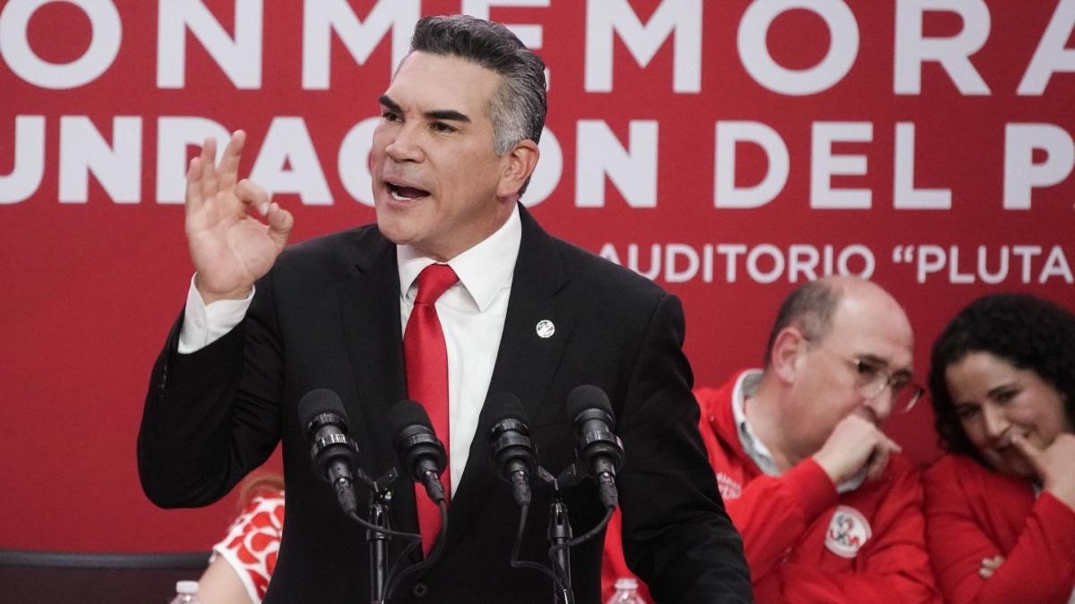 UnoNoticias's tweet image. Alito urge a PAN y MC a coalición; advierte que sin alianza favorecen a Morena. #PRI unotv.com/nacional/alito…