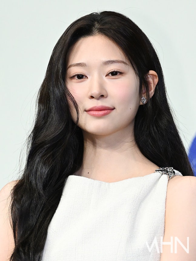 KMJUpdates's tweet photo. 260305 | Kim Minju at the Still Shining Press Conference

#김민주 #민주 #ミンジュ #KimMinJu @minju_official_ https://t.co/Pw1ZJQNb7Q