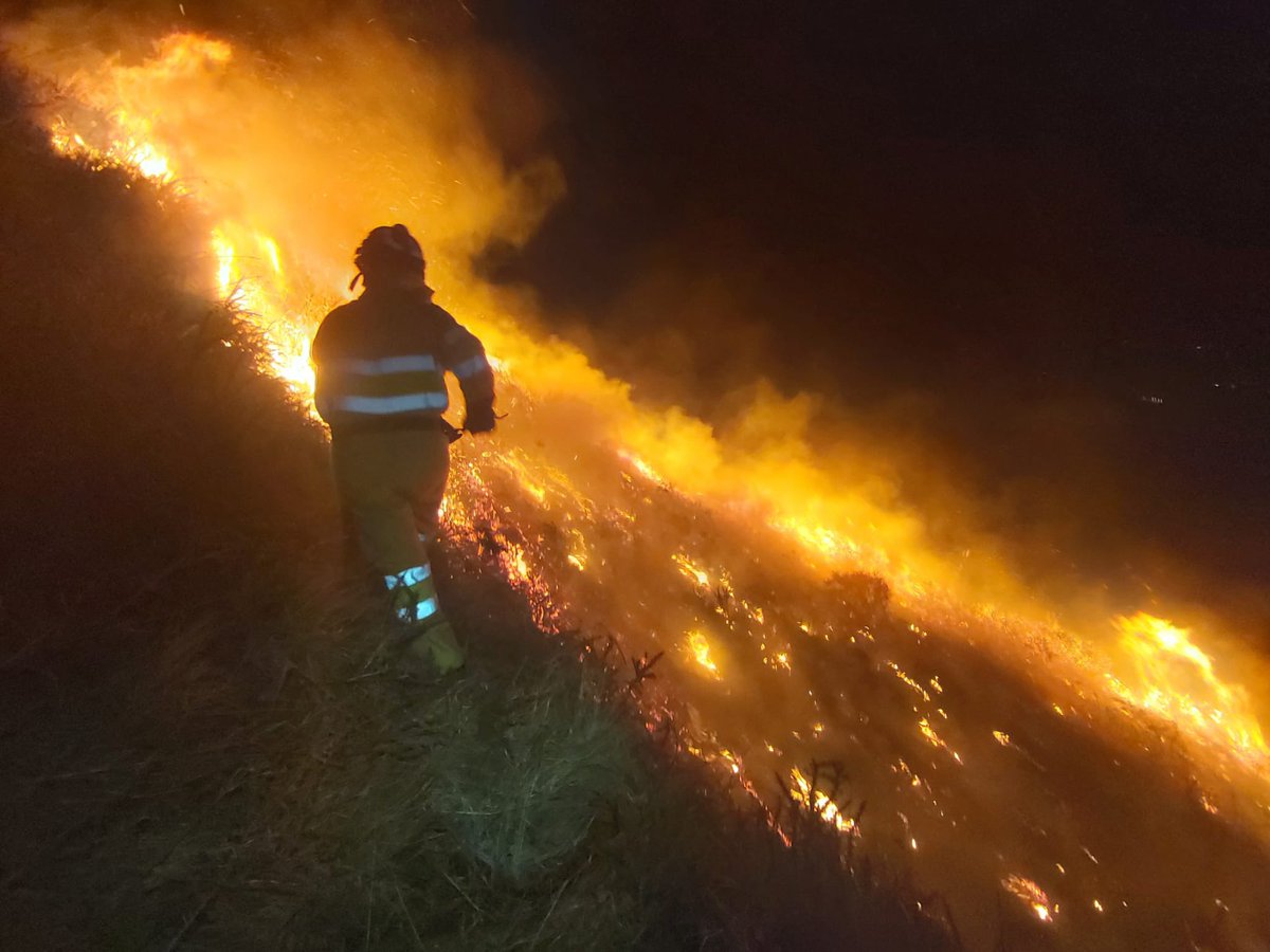 112Cantabria's tweet photo. 18 #IIFF activos ahora en #Cantabria, concentrados en las zonas oriental y central. Ayer se provocaron 47.
@cantabriaes activó la fase de preemergencia del #INFOCANT a las 21 horas de ayer.
El Operativo de Montes y Biodiversidad permanece activado en toda Cantabria. https://t.co/xdRhxlaqTc