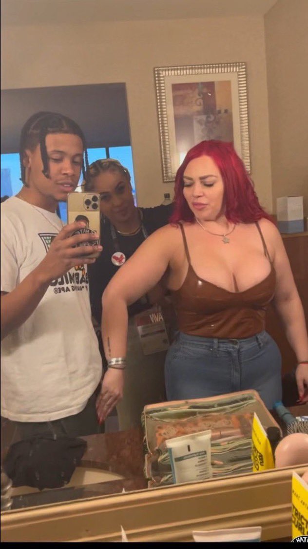 chimaobi230's tweet photo. Noway bro handle two of em alone check comments 💀💀 https://t.co/hSeOq7Ch1x