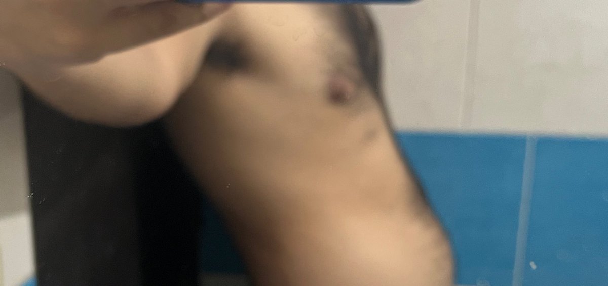 perezosoboi's tweet photo. A quien le gusta el pecho peludo? https://t.co/V2JguJGMDF