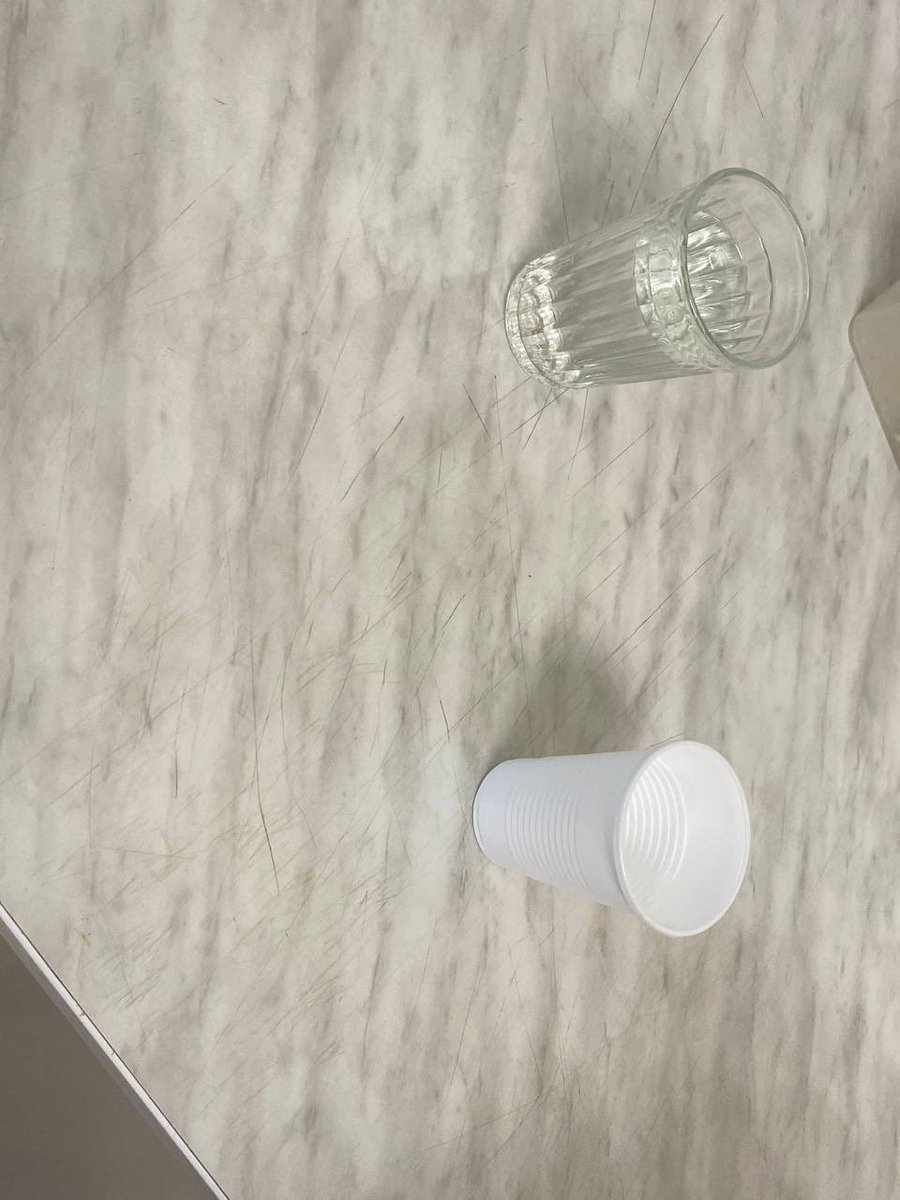 TheSadiBlues's tweet image. Found a plastic cup where it definitely doesn't belong 😭
Meanwhile my glass cup
is just... there

For those who don't understand: this place is ONLY for dirty dishes. Plastic cups are usually thrown away... 😭

School cafeteria vibes

#plasticcup #schoolmemories  #randommoments