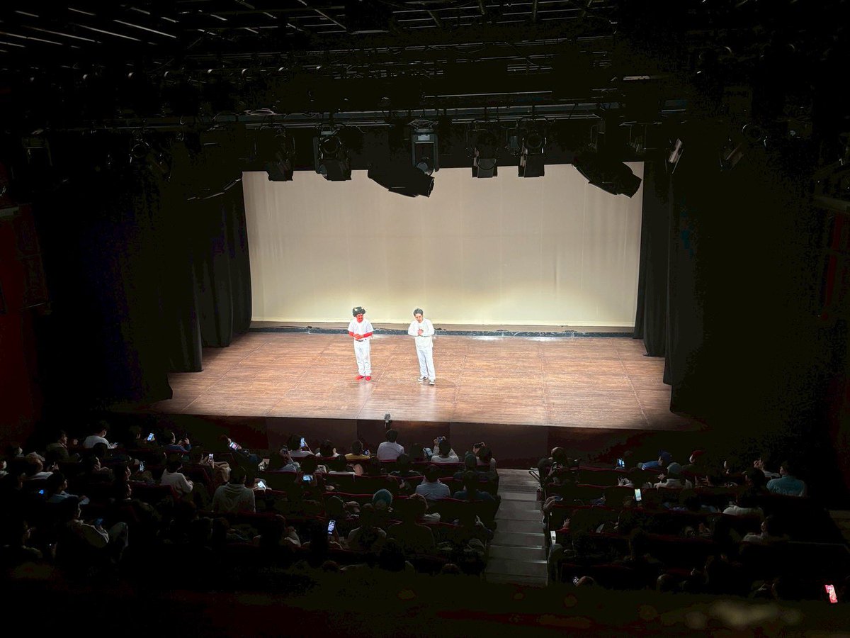 ebinter25's tweet photo. 昨日は第二回単独ライブ『#エビヤムクン2』でした！

みなさまなのおかげでほんといいライブになりました！本当に感謝です！

時間の都合��激巻きエンディング、バタバタですいません🙇‍♀️
物販も買ってもらって本当に感謝です！
Tシャツ、トートバッグ完売らしいです😭

本当にありがとうございました！ https://t.co/UtE9IUAAax
