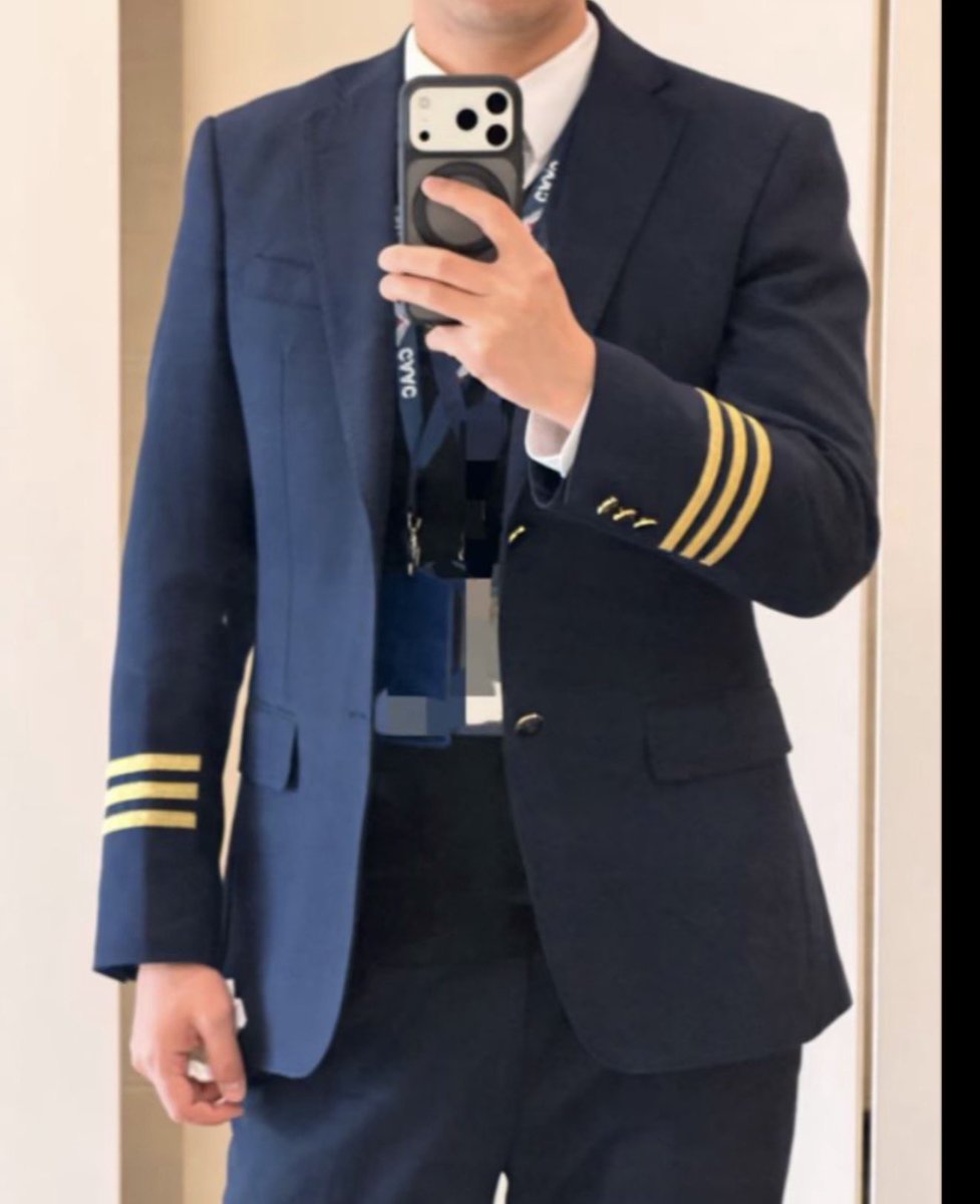 Tom Hiddleston tweet media