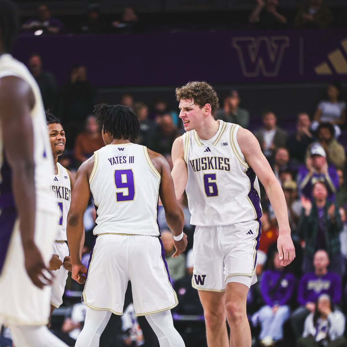 Washington Men's Basketball tweet media