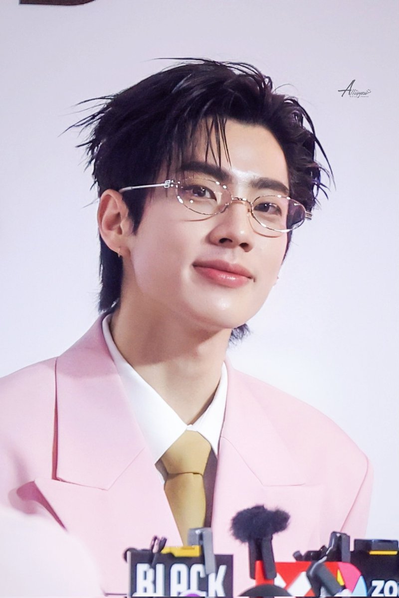_AllisYou's tweet photo. หนุ่มแว่นคนนี้น่ารักจังง​🤏💕

OFF X SRICHAND PDRN EVENT

#SrichandPDRNxBamBam
#OffJumpol​
— #AllsPhoto​ — https://t.co/VRAkLIlwf1