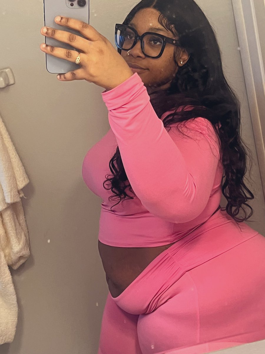 Nysha 🖤 tweet media