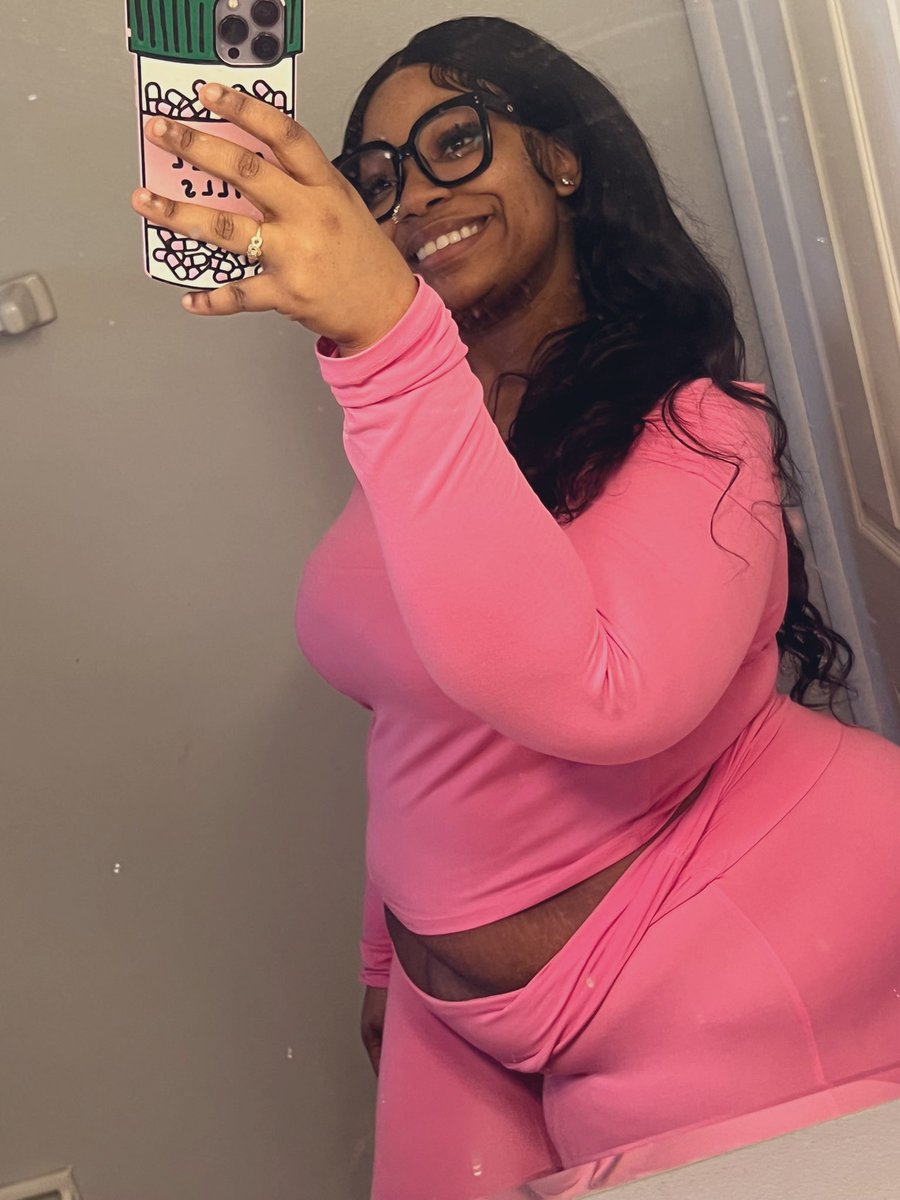 Nysha 🖤 tweet media