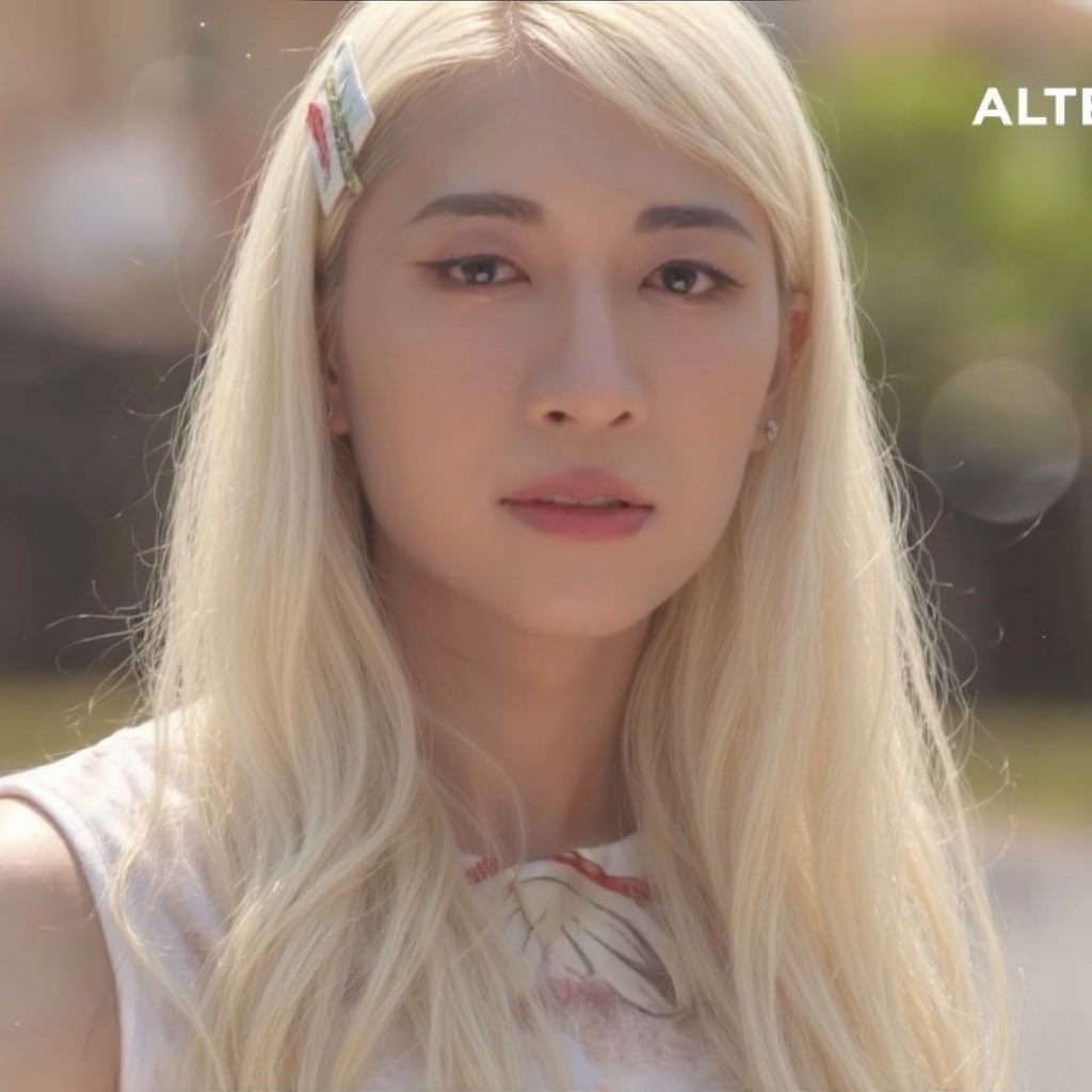 กานดาเปลี่ยนสีผมละหรือ ?