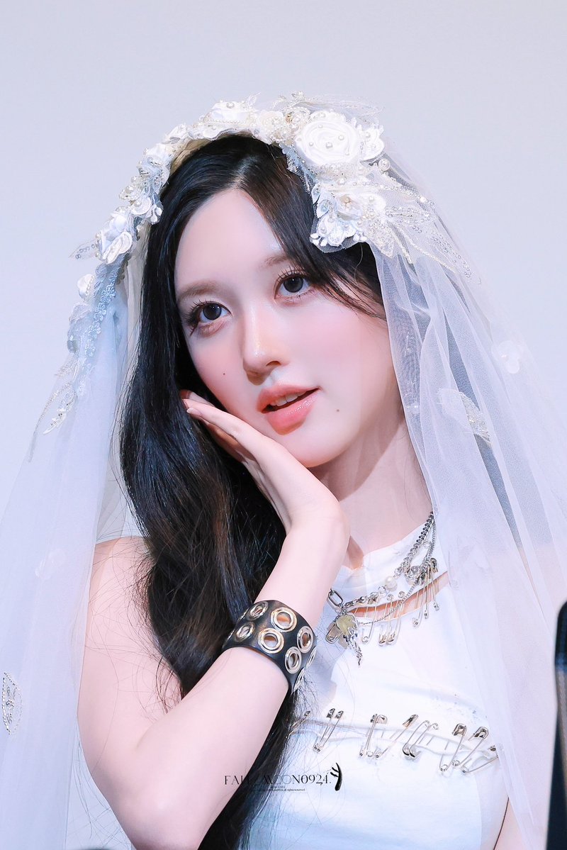 fallmoon tweet media