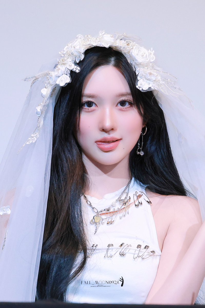 fallmoon tweet media