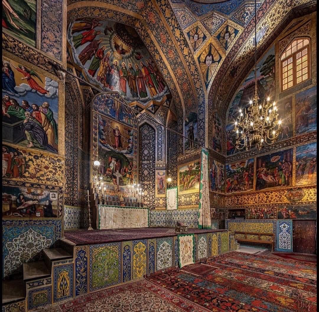 AraquelBloss's tweet photo. These are pictures of The Holy Savior Cathedral (Armenian Apostolic cathedral) in Isfahan, Iran. Commonly referred to as the Vank, which means "monastery" or "convent.”
Absolutely stunning. May the people, traditions and rich history of Iran be protected. https://t.co/5tGsk9KHIL