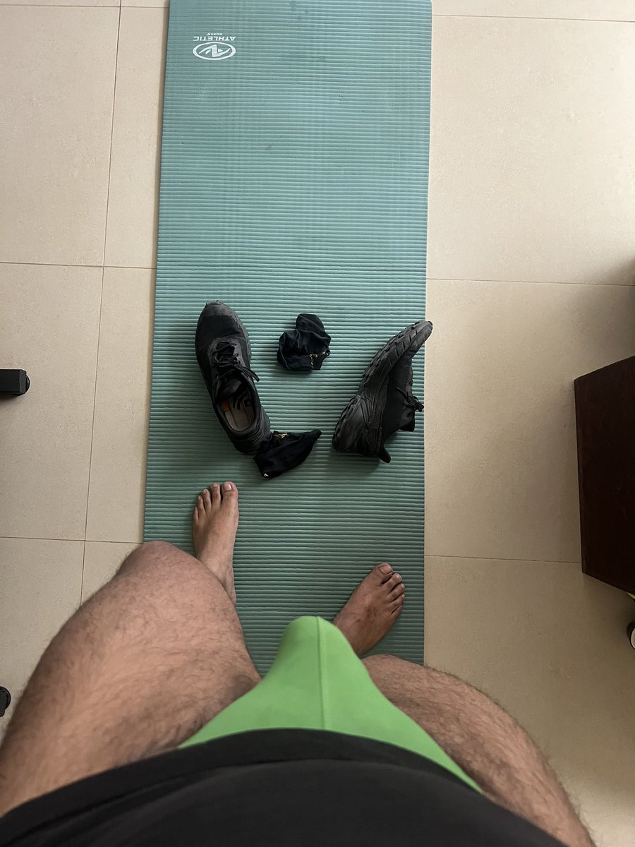 OSanOSanGS's tweet photo. Ya entrenamos 😮‍💨 
Quien me da un masaje de 👣?? https://t.co/rmqK6jkEMc
