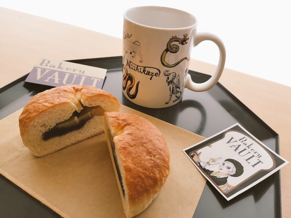VaultBakery's tweet photo. 3月7日（土）漫画家 西風 様 コラボ「GTマロンAmパン」の販売します。
特製シール付き。380円
西風ワールド全開の店内装飾で皆さまのご来店をお待ちしております。

静岡県湖西市太田523-1
053-528-7289
ご予約・お問い合わせは営業日、営業時間内でお願いします。
#西風  #GTロマン #BakeryVAULT https://t.co/XboQazpPCn