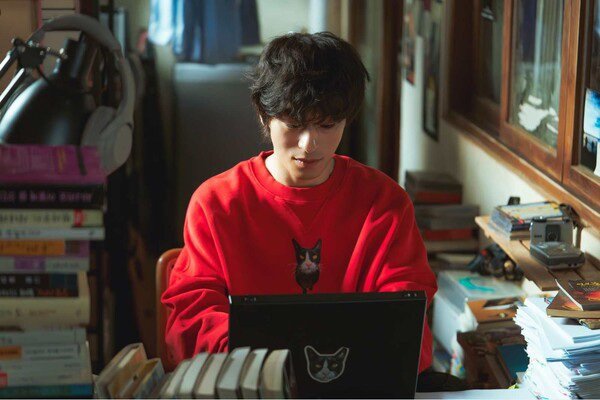 9kyo1953's tweet photo. JTBC 드라마 <모두가 자신의 무가치함과 싸우고 있다>
황동만 役 구교환 첫 스틸

#구교환 https://t.co/m1sxeeKEBZ