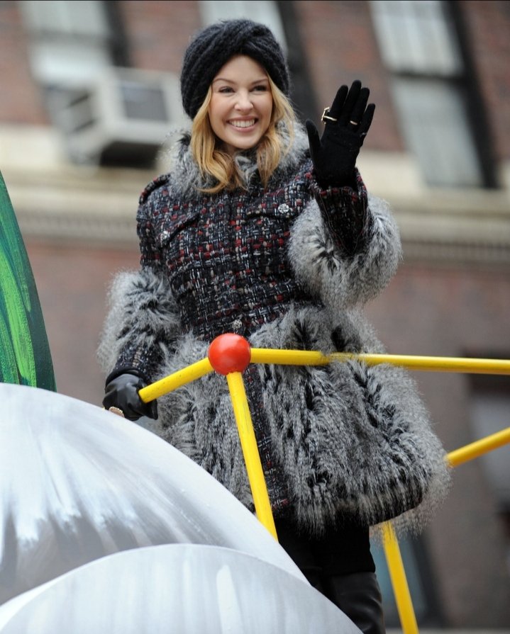 adrian_stunt's tweet photo. Kylie Minogue ~ Macy's Thanksgiving Day's Parade, New York 🗽, November 2010. https://t.co/98J43EZoGV