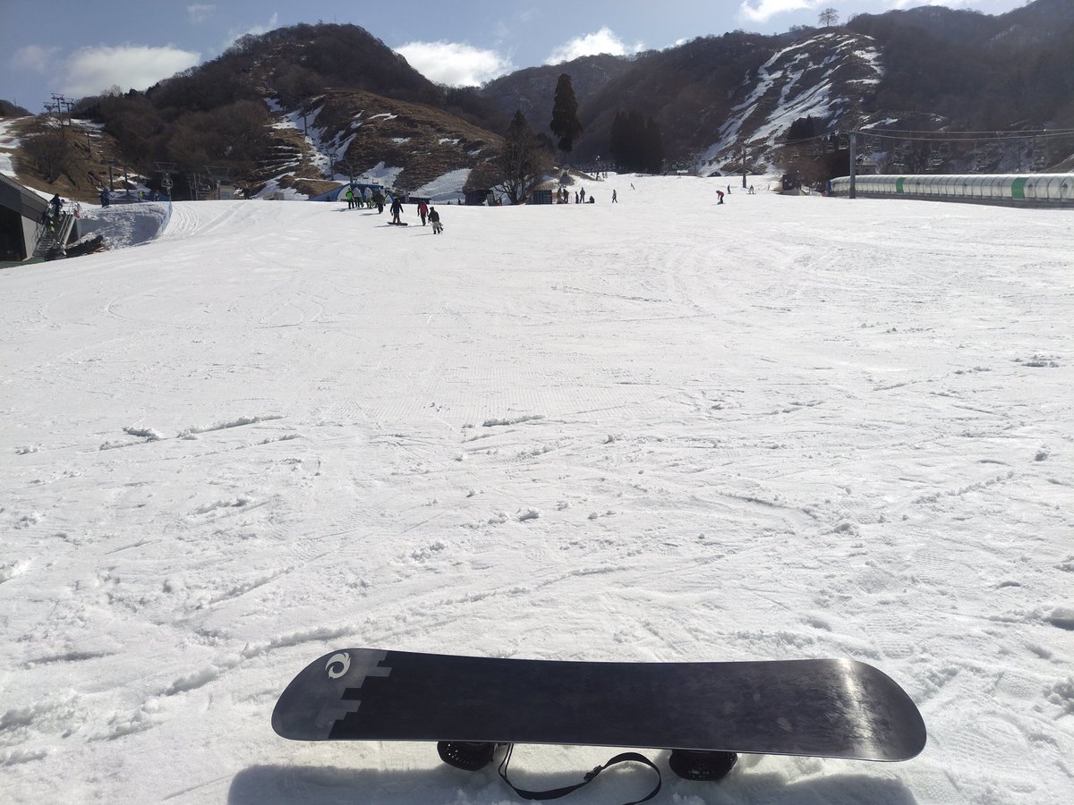charibura's tweet photo. 近場に雪が無くなったので奥伊吹まで遠征！
高速代節約で大津から下道使ったのでやたら遠かった😅
#グランスノー奥伊吹 https://t.co/KpX5HTVHDG