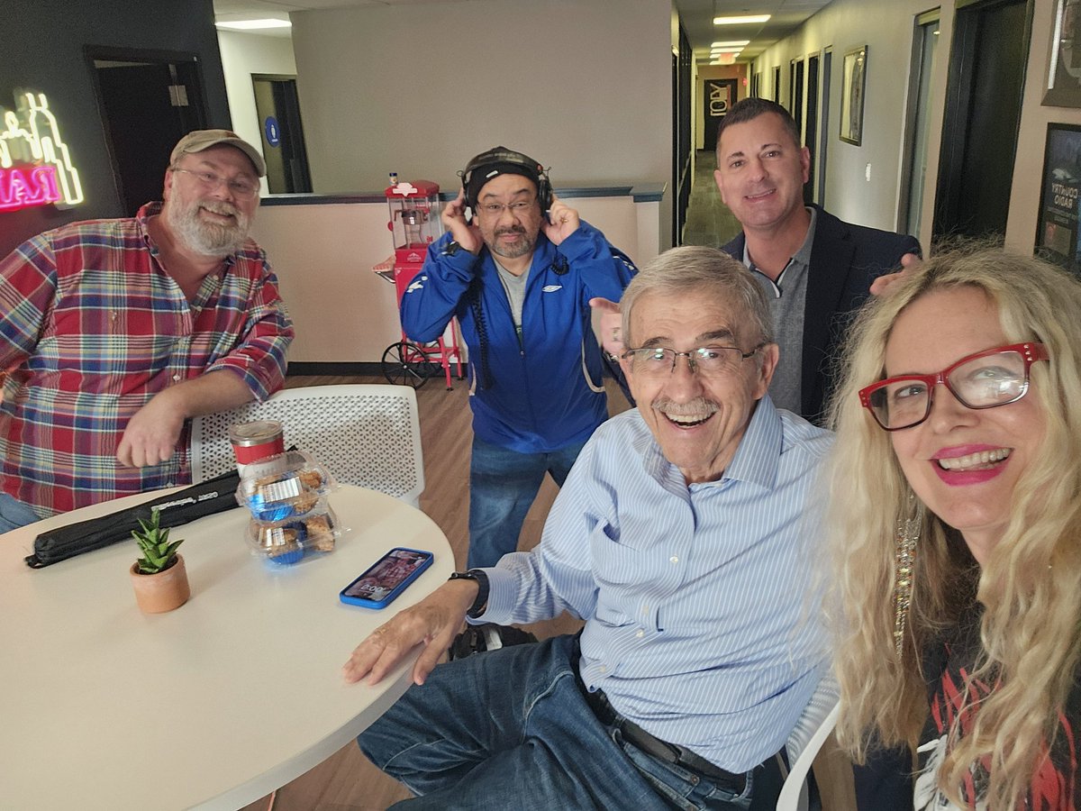 Liz Kern tweet media