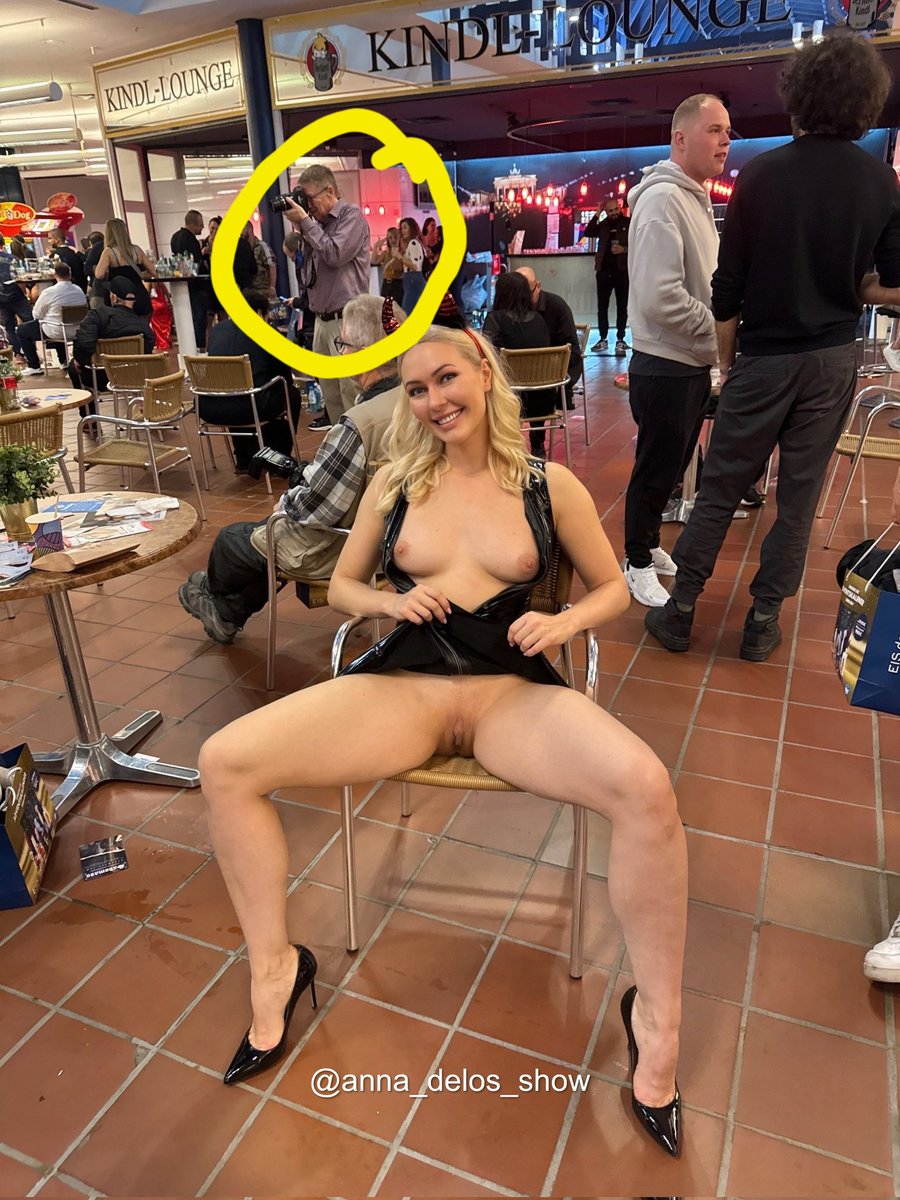 drbrianking's tweet photo. @BosssBunnny What is this dude taking pictures of that could possibly be more interesting https://t.co/VkgrnHRWoM